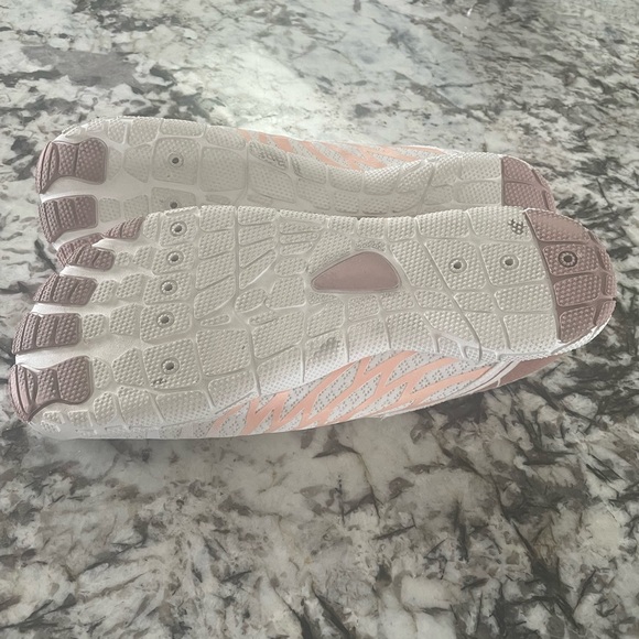 Stylish White and Pink Women's Water Shoes Size 9.5 - Picture 2 of 2